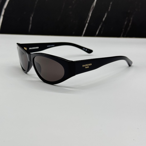 NEW BALENCIAGA BLACK OVAL WOMEN SUNGLASSES BALENCIAGA BB0367S 001 EYEWEAR - Picture 6 of 10